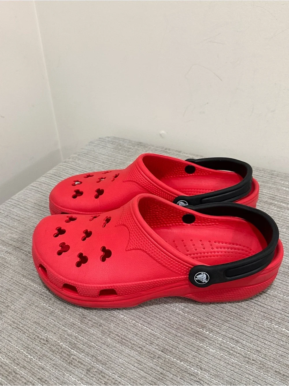 Crocs Classic Disney Mickey Mouse Clogs Red Black Strap Men 10-11 Women 12-14 XL